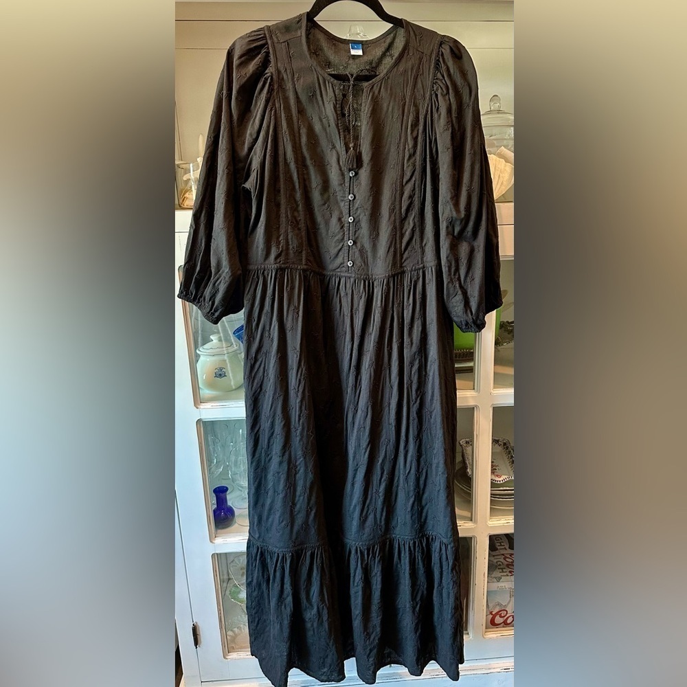 Old Navy L Black‎ Embroidered Maxi with Pockets